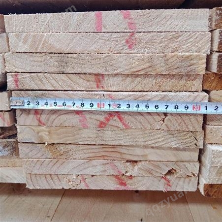 呈果木业定制工程方木 辐射松建筑木方 建筑口料批发