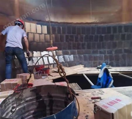 焦化厂筒仓耐磨铸石板 除渣机铸石板 耐酸碱排渣沟铸石板
