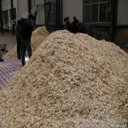 郑州亚美木材刨花机性能稳定 高产木头刨花机 多轴树枝刨花机