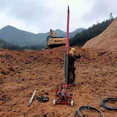 30到50米轻便取土岩石勘探钻机山区烧油背包取芯机野外地质钻探机